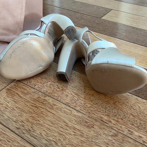 Miu Miu | Silk Bow Curved Heels Silver Size 37.5 - Picture 6 of 6